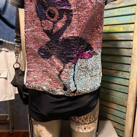Reversible sequin pink flamingo drawstring sling pack - Picture 2 of 4